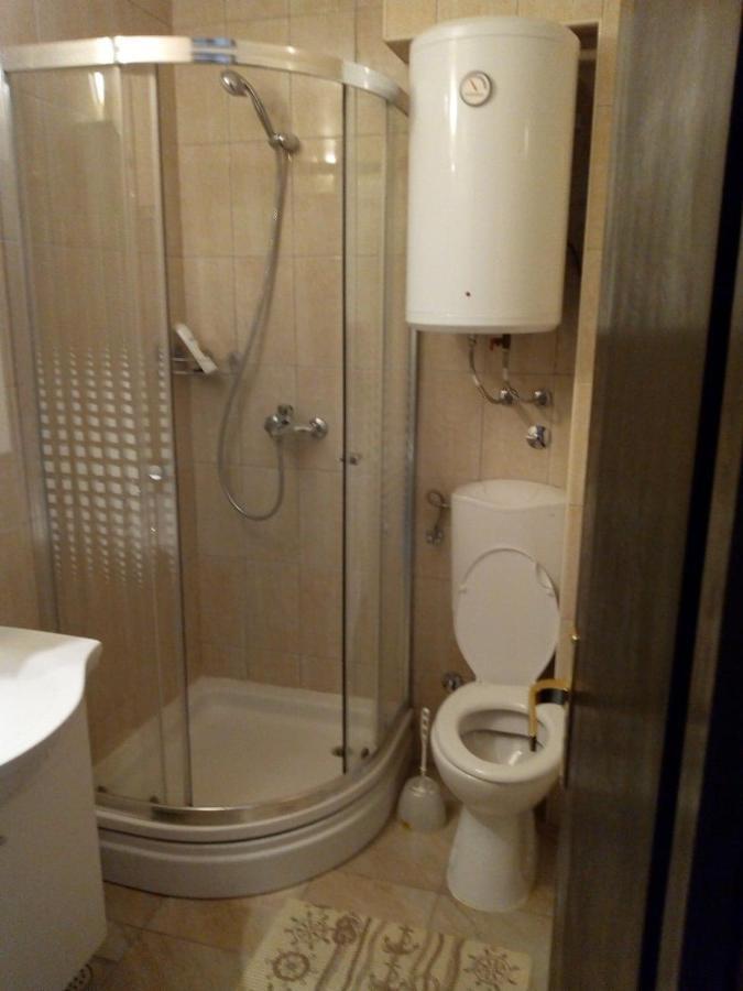 Apartman Leo Necujam Bagian luar foto