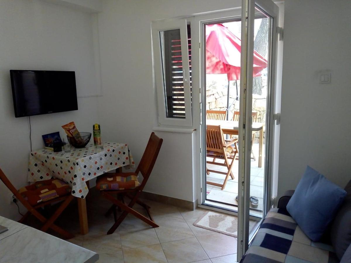 Apartman Leo Necujam Bagian luar foto
